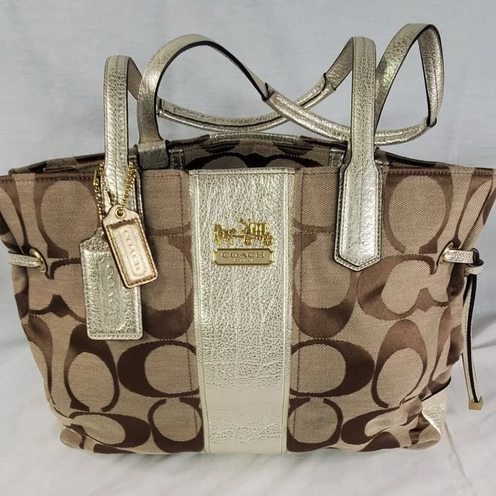 Coach Bag J1126-18967 Charlie Shoulder Bag - Picture 1 of 10
